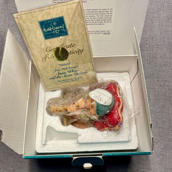 Walt Disney Classics Collection Zzzzzzz Porcelain Sleepy Figurine - Picture 8 of 8